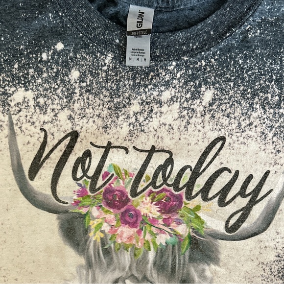 Graphic T “Not Today Heifer” Women’s Size M in Heather Charcoal Gray - Picture 6 of 6